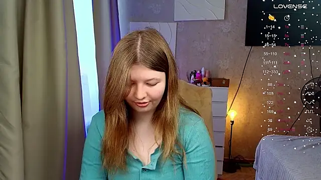 Snapshot of Vivian_cutie chatting on 02/28/26, 10:38 Vivian cutie online show from 02/28/26, 10:38