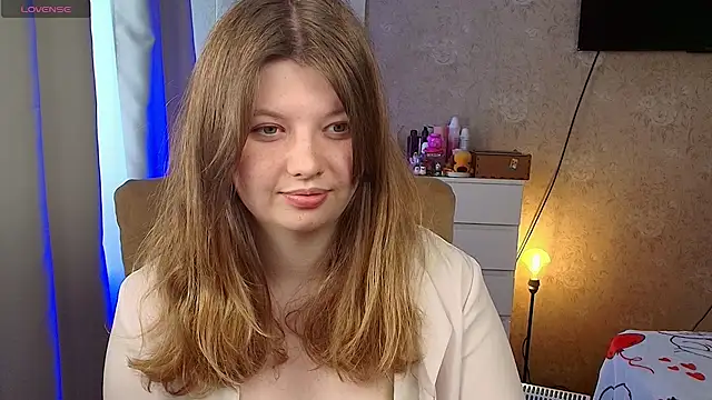 Snapshot of Vivian_cutie chatting on 05/30/26, 10:34 Vivian cutie online show from 05/30/26, 10:34