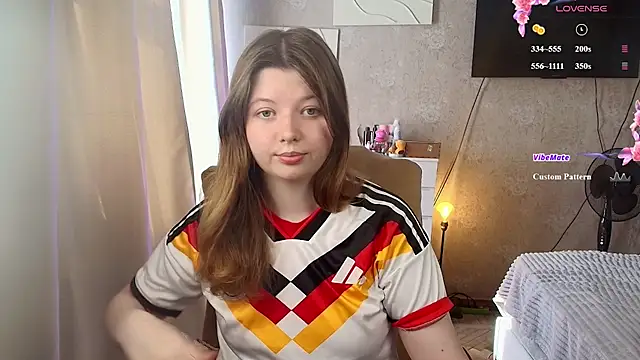Snapshot of Vivian_cutie chatting on 06/29/26, 12:38 Vivian cutie online show from 06/29/26, 12:38