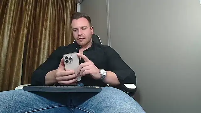 Thori92 online show from 12/15/25, 06:45