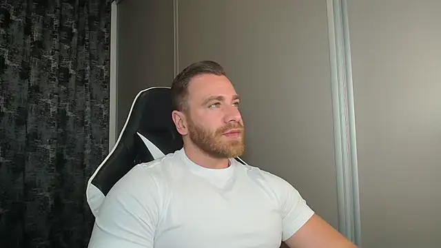 Snapshot of Thori92 chatting on 06/14/26, 01:35 Thori92 online show from 06/14/26, 01:35