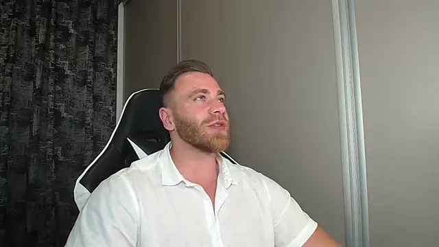 Snapshot of Thori92 chatting on 06/21/26, 07:27 Thori92 online show from 06/21/26, 07:27