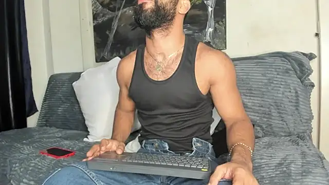 Snapshot of sweatyhairypig23 chatting on 10/05/25, 06:12 sweatyhairypig23 online show from 10/05/25, 06:12