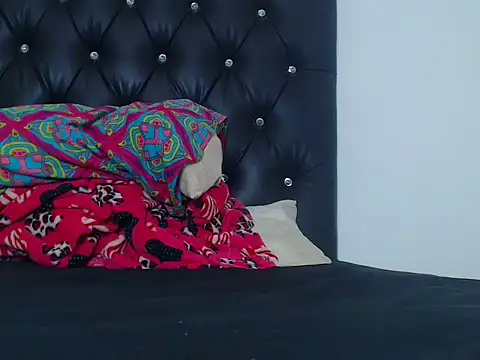 jeancarloscum12 online show from 12/03/25, 09:35