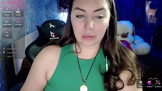 Snapshot of Korolek12 chatting on 02/10/25, 03:32 Korolek12 online show from 02/10/25, 03:32