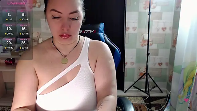 Snapshot of Korolek12 chatting on 10/23/25, 04:56 Korolek12 online show from 10/23/25, 04:56