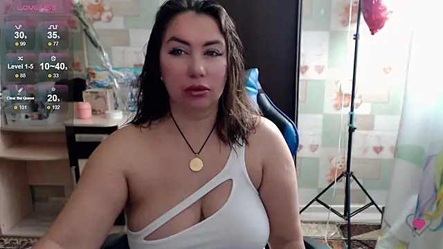 Snapshot of Korolek12 chatting on 11/19/25, 05:07 Korolek12 online show from 11/19/25, 05:07