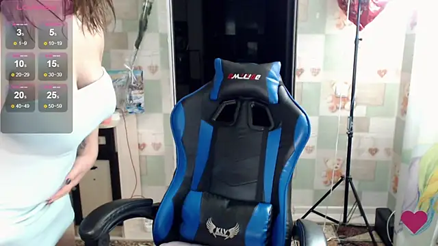 Snapshot of Korolek12 chatting on 11/21/25, 04:44 Korolek12 online show from 11/21/25, 04:44