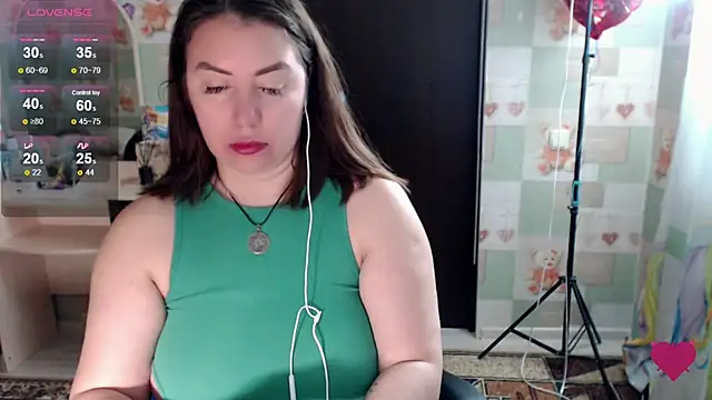 Snapshot of Korolek12 chatting on 11/27/25, 05:09 Korolek12 online show from 11/27/25, 05:09