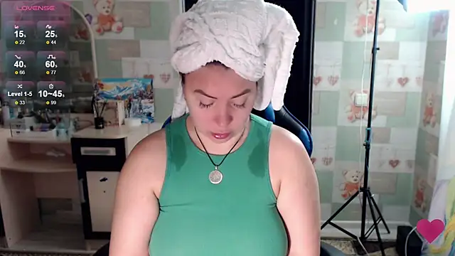 Snapshot of Korolek12 chatting on 12/02/25, 04:51 Korolek12 online show from 12/02/25, 04:51