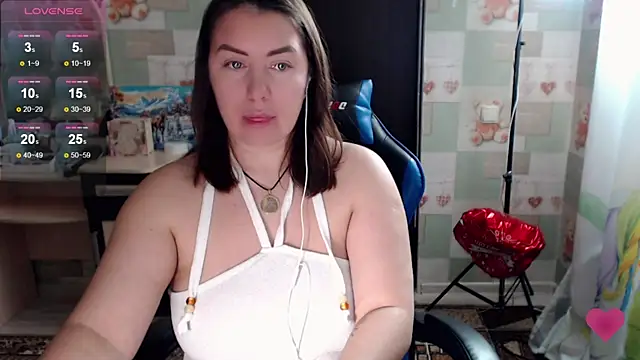 Snapshot of Korolek12 chatting on 12/14/25, 02:55 Korolek12 online show from 12/14/25, 02:55