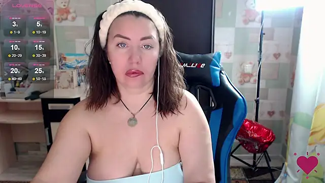 Snapshot of Korolek12 chatting on 12/15/25, 05:01 Korolek12 online show from 12/15/25, 05:01