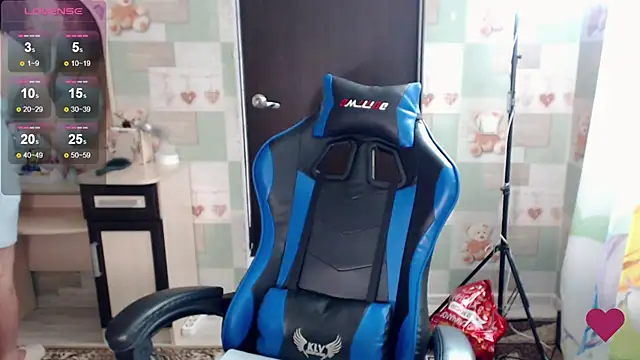 Snapshot of Korolek12 chatting on 12/18/25, 05:24 Korolek12 online show from 12/18/25, 05:24