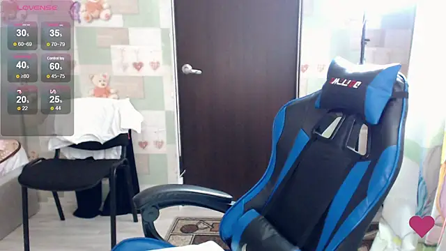 Snapshot of Korolek12 chatting on 12/22/25, 04:53 Korolek12 online show from 12/22/25, 04:53