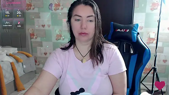 Snapshot of Korolek12 chatting on 02/02/26, 05:17 Korolek12 online show from 02/02/26, 05:17