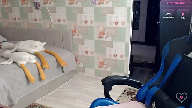 Snapshot of Korolek12 chatting on 02/26/26, 04:44 Korolek12 online show from 02/26/26, 04:44