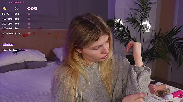 Snapshot of _aleksa_ chatting on 10/21/25, 06:25 aleksa online show from 10/21/25, 06:25