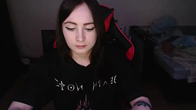 Laralianna online show from 12/17/25, 04:24