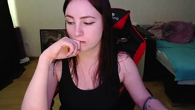 Laralianna online show from 04/17/26, 10:29