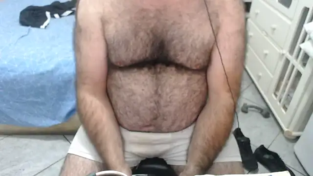 Snapshot of MysterBearMG chatting on 06/11/26, 12:32 MysterBearMG online show from 06/11/26, 12:32