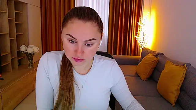  Mia Adams online show from 10/10/25, 09:52