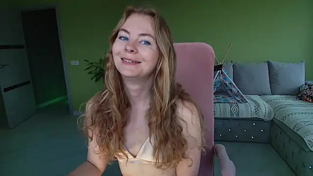 Snapshot of Cuddle_Cat chatting on 06/17/26, 05:54 Cuddle Cat online show from 06/17/26, 05:54