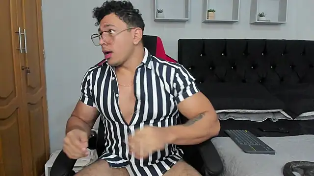 tyler hank01 online show from 12/04/25, 11:19