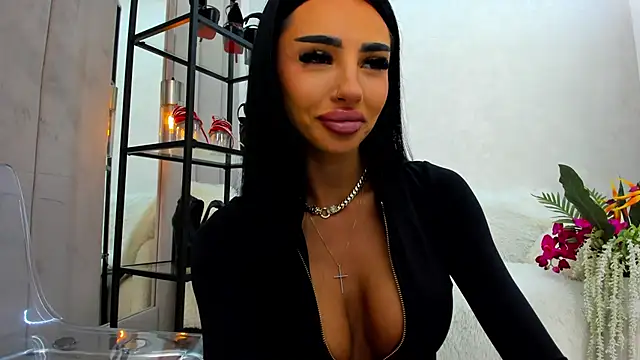 Britney Charm  online show from 04/24/26, 06:49