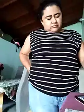 Snapshot of Monseratte21 chatting on 02/11/25, 06:33 Monseratte21 online show from 02/11/25, 06:33