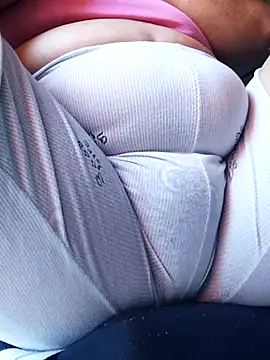 Snapshot of Monseratte21 chatting on 12/18/25, 01:28 Monseratte21 online show from 12/18/25, 01:28