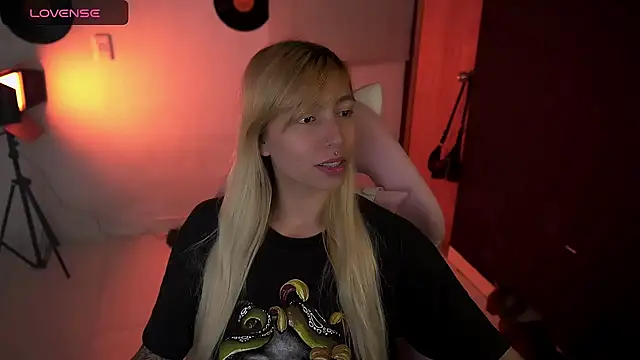 Saucy Jenn online show from 04/17/26, 03:53