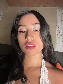 Snapshot of Valentinne_z chatting on 05/12/26, 11:57 Valentinne z online show from 05/12/26, 11:57