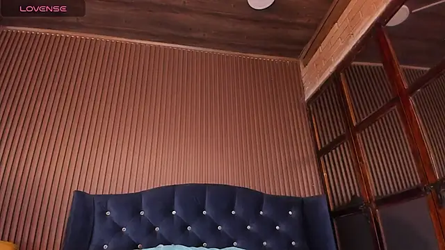 JuliaDawson  online show from 02/06/25, 07:56