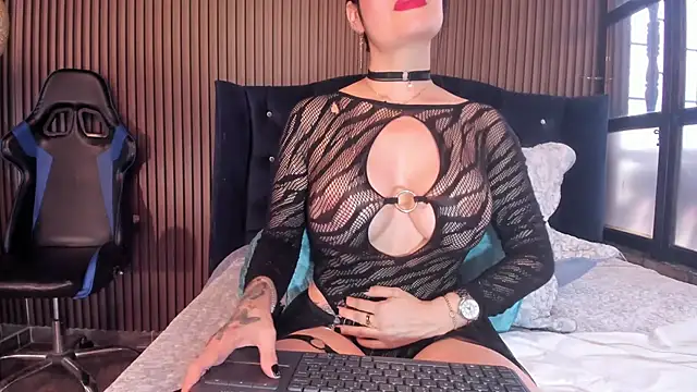 JuliaDawson  online show from 10/08/25, 07:33