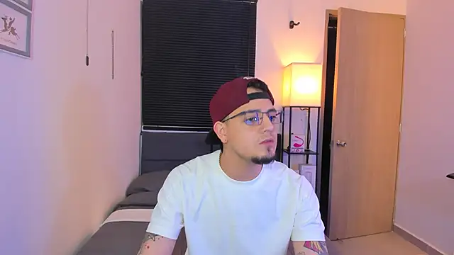 alejandro calderon1 online show from 04/17/26, 04:26