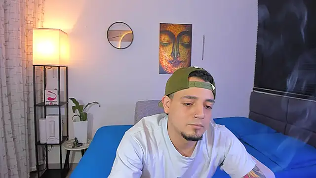 Snapshot of alejandro_calderon1 chatting on 05/14/26, 02:18 alejandro calderon1 online show from 05/14/26, 02:18