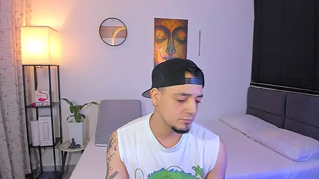 Snapshot of alejandro_calderon1 chatting on 05/31/26, 04:31 alejandro calderon1 online show from 05/31/26, 04:31