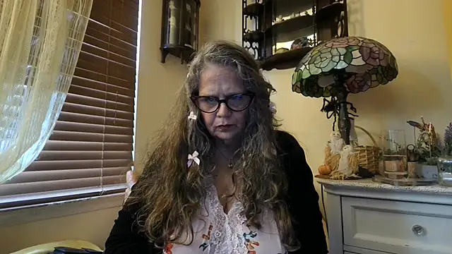 Snapshot of DestineeLoverGirl chatting on 10/21/25, 01:12 DestineeLoverGirl online show from 10/21/25, 01:12