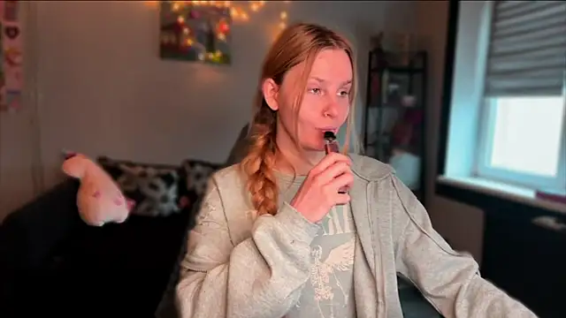 Chanel Gill online show from 12/16/25, 07:57