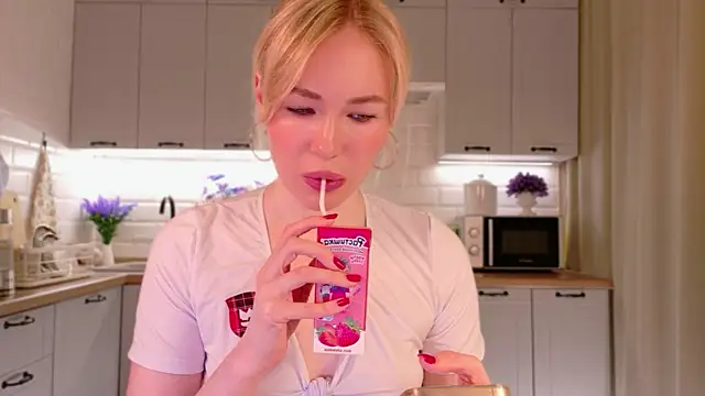 Snapshot of Veronika_Mitchel chatting on 11/19/25, 01:55 Veronika Mitchel online show from 11/19/25, 01:55