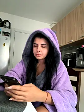 Snapshot of Scarlett-Dream chatting on 09/15/25, 05:29 Scarlett-Dream online show from 09/15/25, 05:29