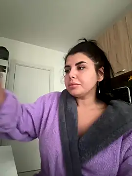 Snapshot of Scarlett-Dream chatting on 09/17/25, 05:42 Scarlett-Dream online show from 09/17/25, 05:42