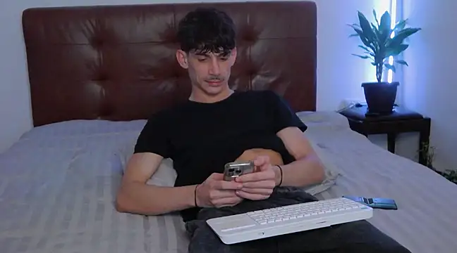 Snapshot of DanielCrush1 chatting on 02/15/25, 03:52 DanielCrush1 online show from 02/15/25, 03:52