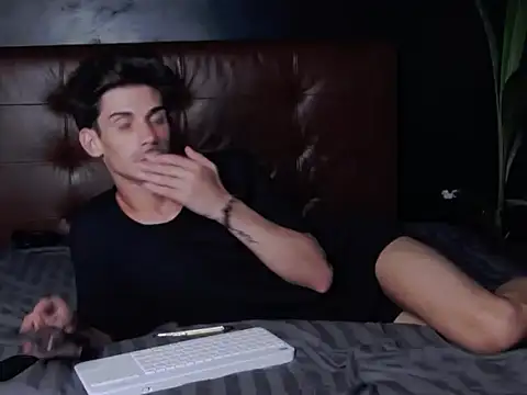 Snapshot of DanielCrush1 chatting on 09/20/25, 10:16 DanielCrush1 online show from 09/20/25, 10:16