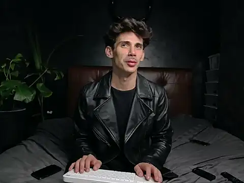 Snapshot of DanielCrush1 chatting on 09/26/25, 09:41 DanielCrush1 online show from 09/26/25, 09:41