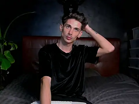 Snapshot of DanielCrush1 chatting on 10/03/25, 06:38 DanielCrush1 online show from 10/03/25, 06:38