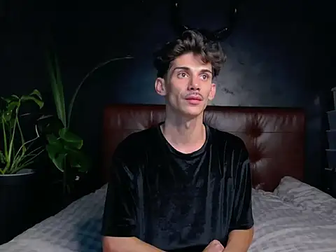 Snapshot of DanielCrush1 chatting on 10/04/25, 06:17 DanielCrush1 online show from 10/04/25, 06:17