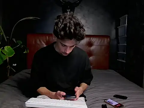 Snapshot of DanielCrush1 chatting on 10/28/25, 11:03 DanielCrush1 online show from 10/28/25, 11:03