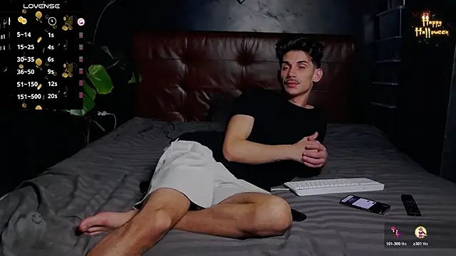 Snapshot of DanielCrush1 chatting on 10/30/25, 07:43 DanielCrush1 online show from 10/30/25, 07:43