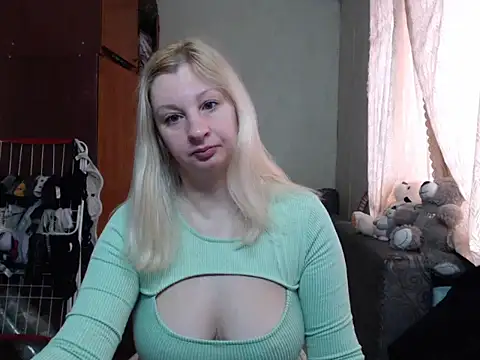 Snapshot of BustyBlond chatting on 03/18/25, 06:03 BustyBlond online show from 03/18/25, 06:03